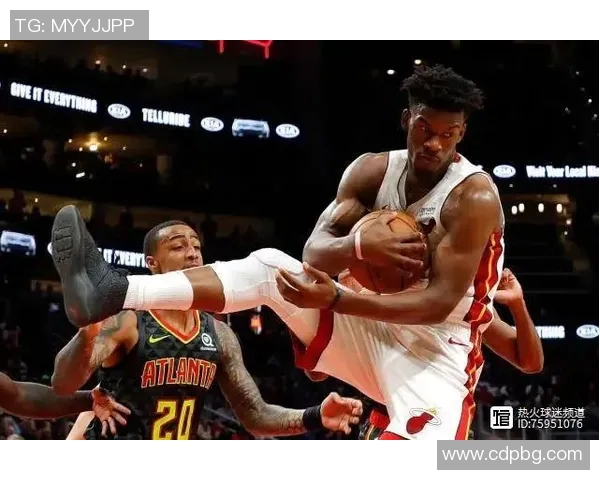 热火球迷打出横幅支持球队:我们永远不会放弃 热火球迷打出横幅支持球队:我们永远不会放弃